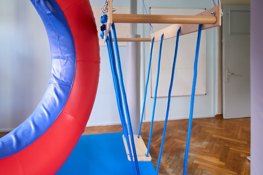 Sala integracji sensorycznej w przedszkolu integracyjnym nr 35 &bdquo;Tęczowy Domek&rdquo; przy ul. gen. K. Pułaskiego prezentowana podczas konferencji zorganizowanej 23 sierpnia z okazji uruchomienia we Wrocławiu 35 nowych sal