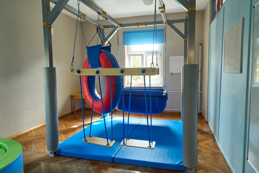 Sala integracji sensorycznej w przedszkolu integracyjnym nr 35 &bdquo;Tęczowy Domek&rdquo; przy ul. gen. K. Pułaskiego prezentowana podczas konferencji zorganizowanej 23 sierpnia z okazji uruchomienia we Wrocławiu 35 nowych sal