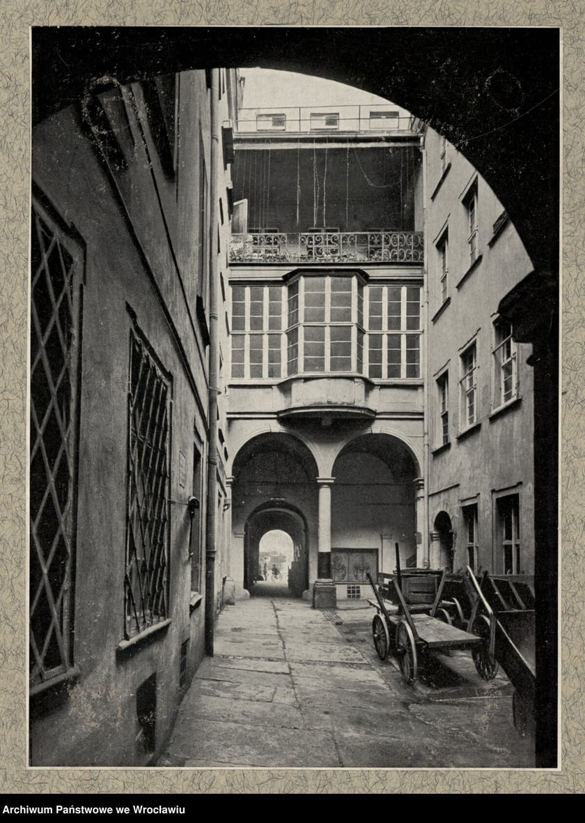 Rynek, podw&oacute;rze domu nr 2, 1920