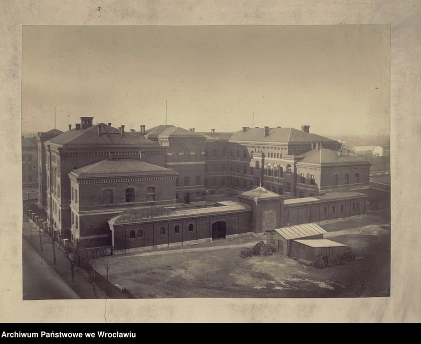 Sąd Obwodowy i Krajowy - widok od podw&oacute;rza, 1910