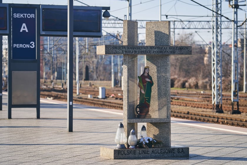 Stacja kolejowa z dworcem Wrocław Główny, marzec 2023