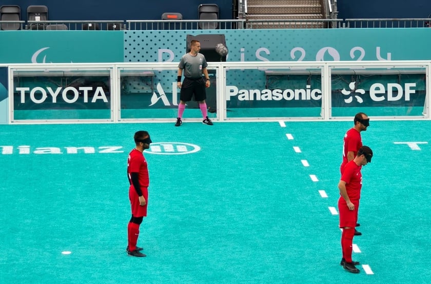 Rafał Świerczek, wrocławianin, sędziuej mecz blind footballu na paraolimpiadzie w Paryżu
