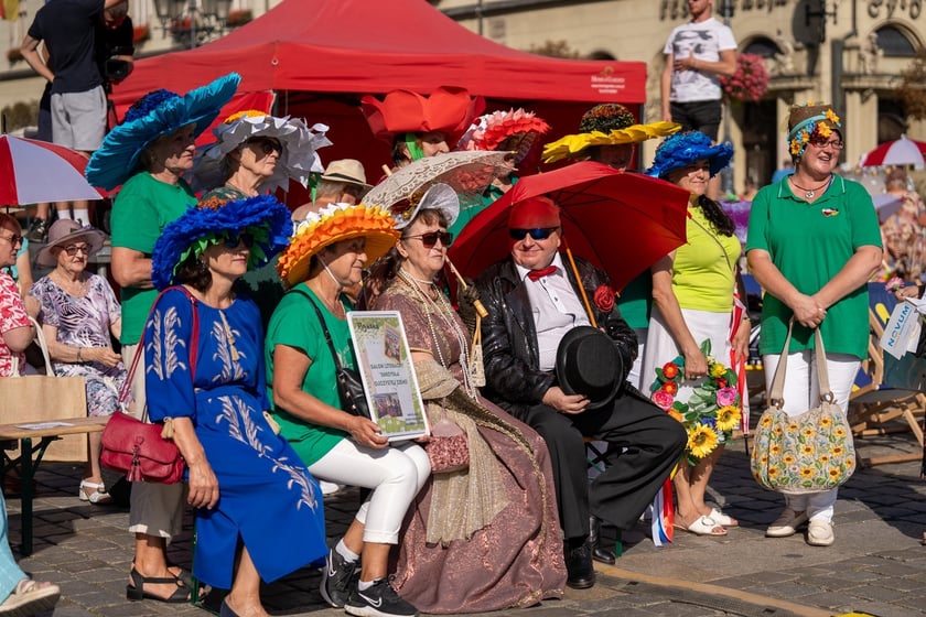 Marsz Kapeluszy i inauguracja Dni Seniora 2024