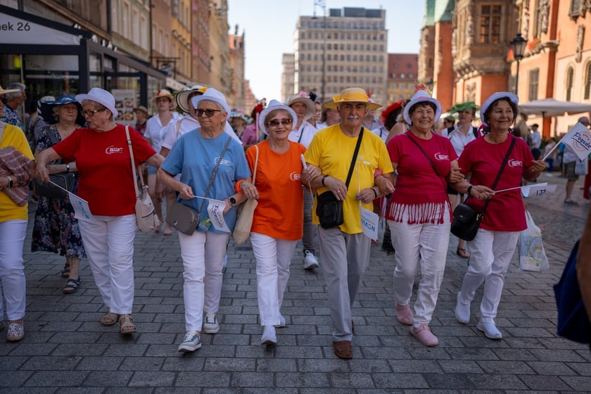 Marsz Kapeluszy i inauguracja Dni Seniora 2024