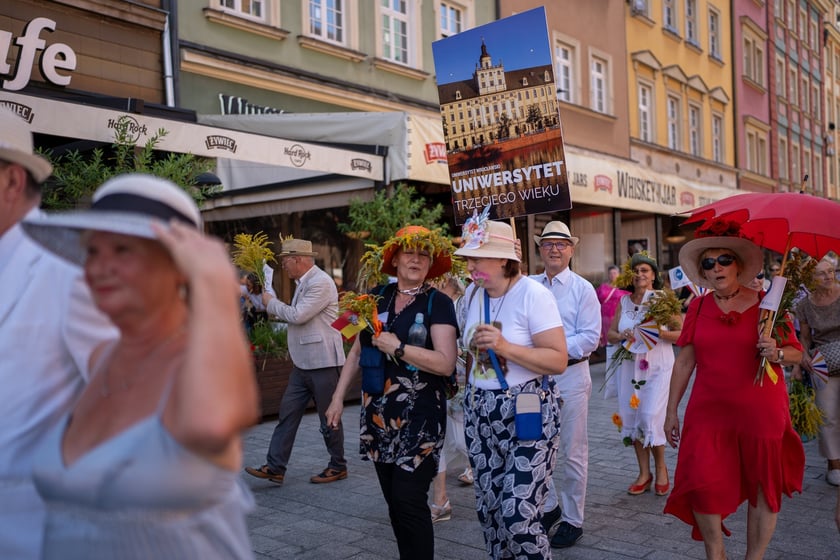 Marsz Kapeluszy i inauguracja Dni Seniora 2024