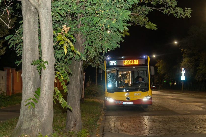 Ewakuacja mieszkańców bloku przy ul. Poznańskiej. Kilka niewybuchów w jednym z mieszkań