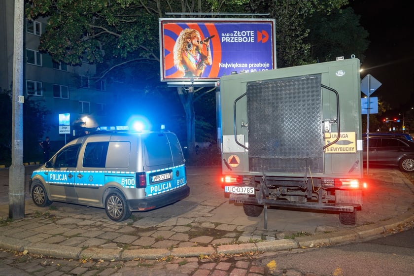 Ewakuacja mieszkańców bloku przy ul. Poznańskiej. Kilka niewybuchów w jednym z mieszkań
