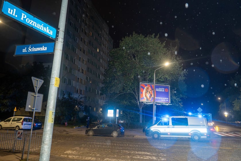 Ewakuacja mieszkańców bloku przy ul. Poznańskiej. Kilka niewybuchów w jednym z mieszkań