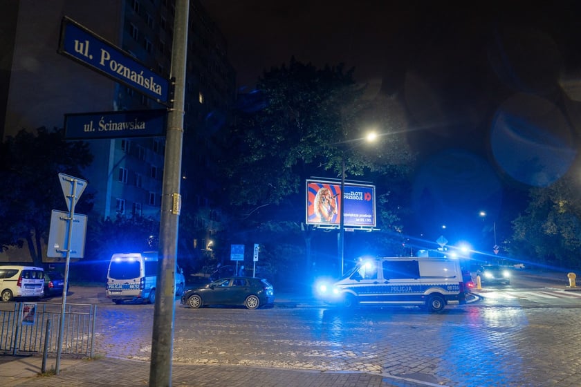 Ewakuacja mieszkańców bloku przy ul. Poznańskiej. Kilka niewybuchów w jednym z mieszkań