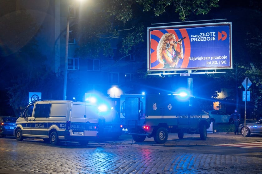 Ewakuacja mieszkańców bloku przy ul. Poznańskiej. Kilka niewybuchów w jednym z mieszkań
