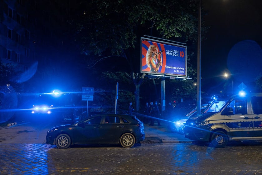Ewakuacja mieszkańców bloku przy ul. Poznańskiej. Kilka niewybuchów w jednym z mieszkań