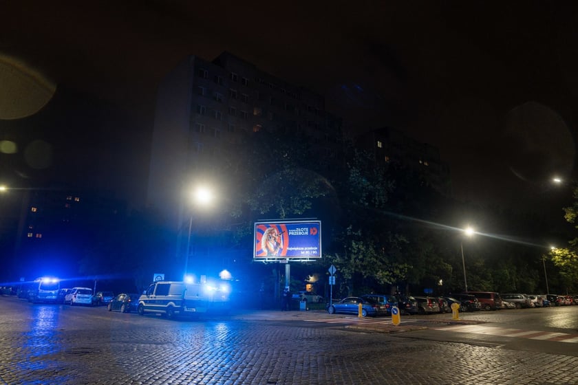 Ewakuacja mieszkańców bloku przy ul. Poznańskiej. Kilka niewybuchów w jednym z mieszkań