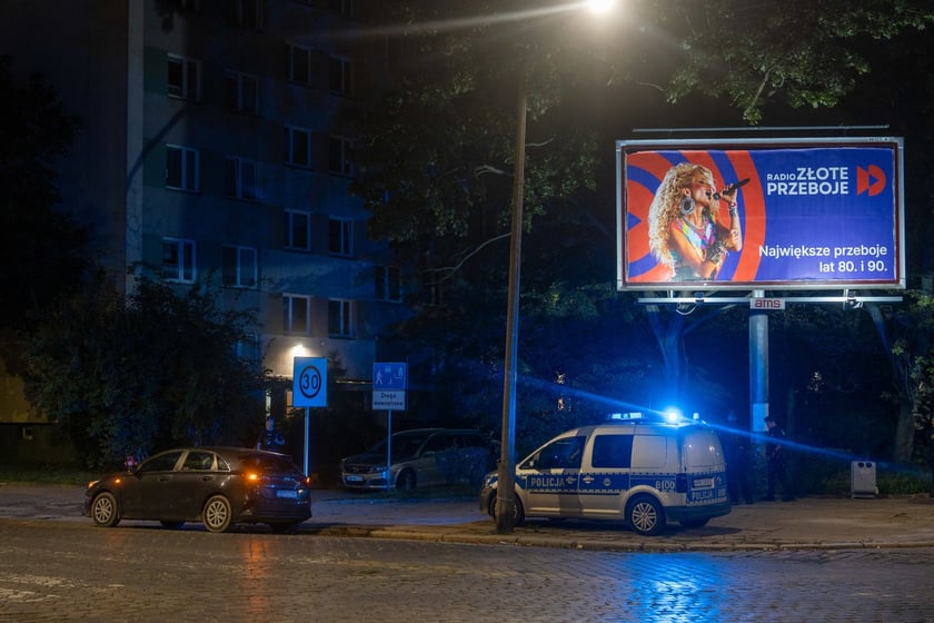 Ewakuacja mieszkańców bloku przy ul. Poznańskiej. Kilka niewybuchów w jednym z mieszkań