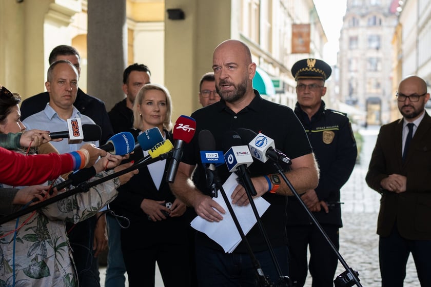Spotkanie prasowe i zebranie wojewódzkiego sztabu kryzysowego w sprawie zagrożenia powodziowego, 16 września 2024 roku