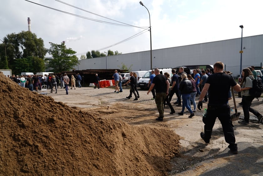 Odbiór piasku spod ZDiUM-u, 16 września 2024