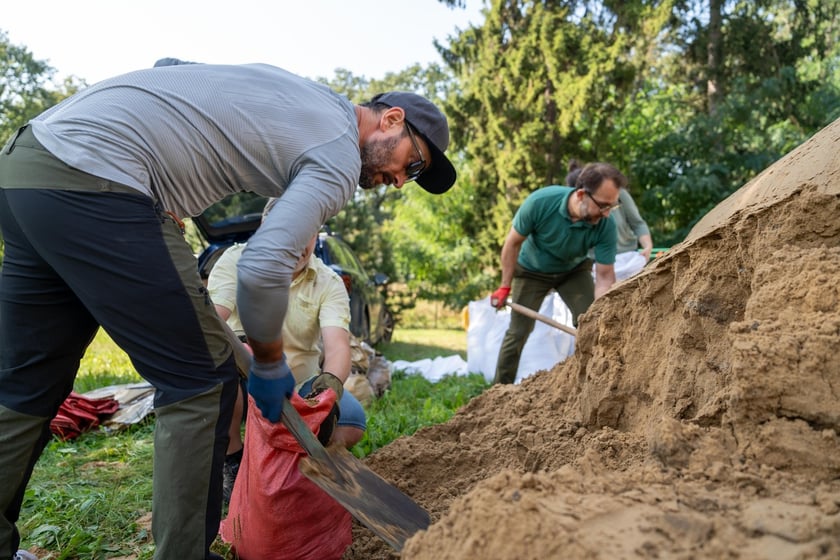 punkt wydawania worków z piaskiem, ulica Osobowicka 132