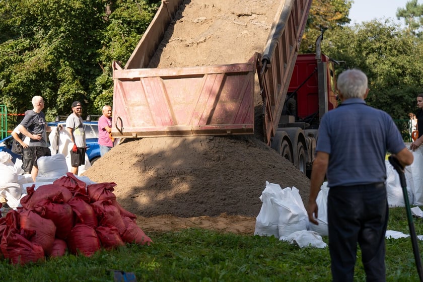 punkt wydawania worków z piaskiem, ulica Osobowicka 132