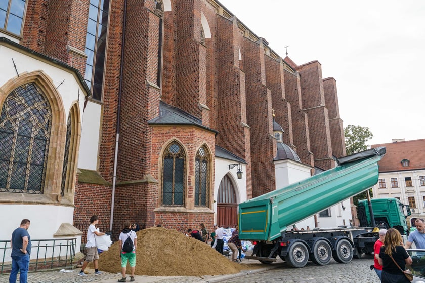 Mieszkańcy jednoczą się przy budowie wałów w okolicach Ostrowa Tumskiego