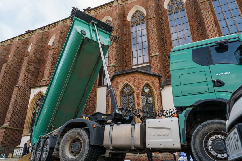Mieszkańcy jednoczą się przy budowie wałów w okolicach Ostrowa Tumskiego