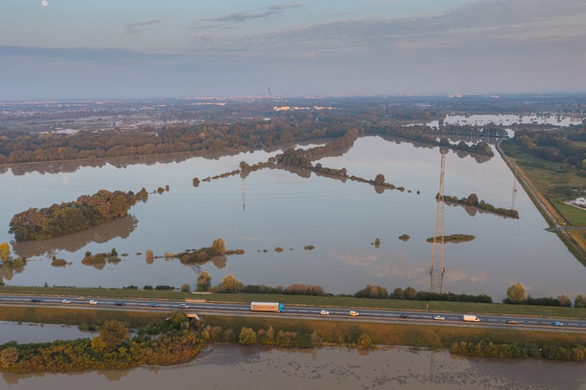 Polder Oławka i wylewająca się na wysokości Blizanowic na pola Odra - 19.09.2024
