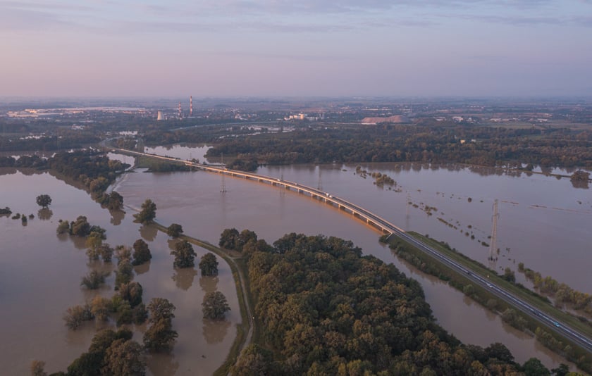 Polder Oławka i wylewająca się na wysokości Blizanowic na pola Odra - 19.09.2024