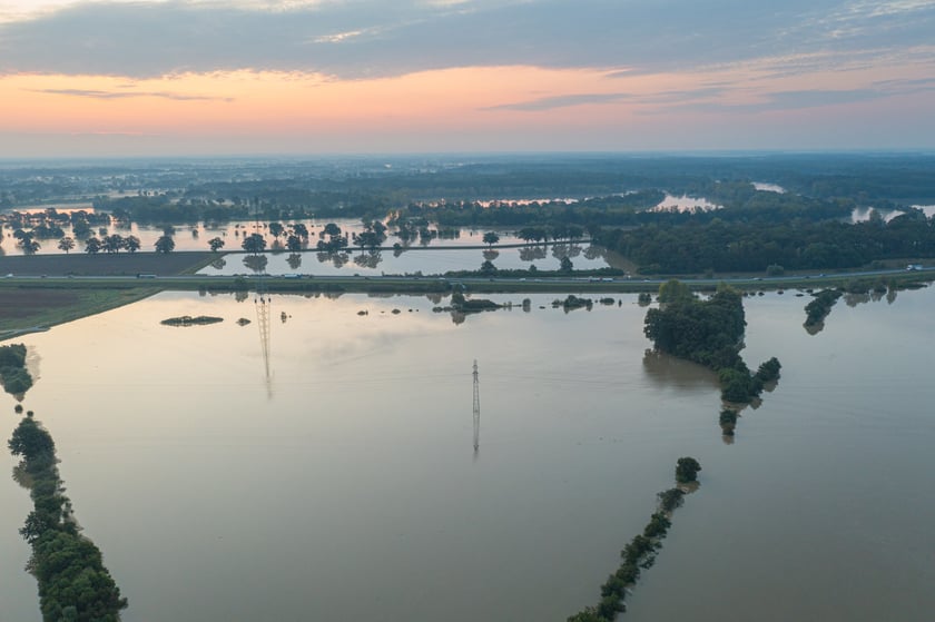 Polder Oławka i wylewająca się na wysokości Blizanowic na pola Odra - 19.09.2024