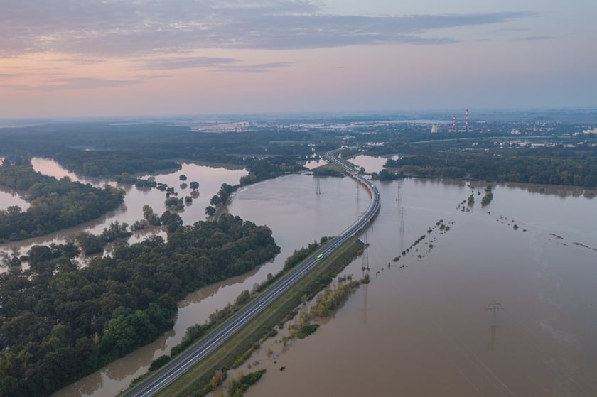 Polder Oławka i wylewająca się na wysokości Blizanowic na pola Odra - 19.09.2024