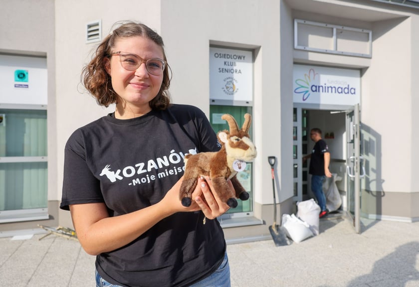 Maja z ekipy działającej przy CAL-u Kozan&oacute;w. Oni organizuję przeciwpowodziowy wolontariat sąsiedzki