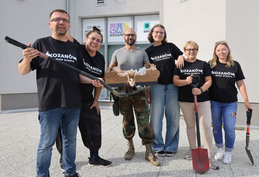 Ekipa działająca przy CAL-u Kozanów. Oni organizuję przeciwpowodziowy wolontariat sąsiedzki