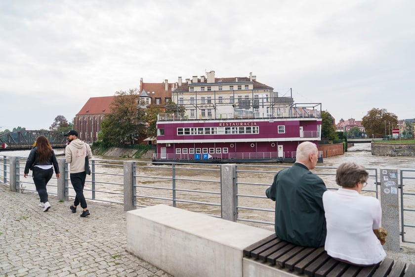 Statki i łodzie wrocławskiej żeglugi wycieczkowej na Odrze w okresie zagrożenia powodzią