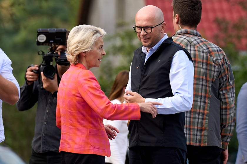 Ursula von der Leyen, szefowa Komisji Europejskiej i Jakub Mazur, wiceprezydent Wrocławia w Marszowicach