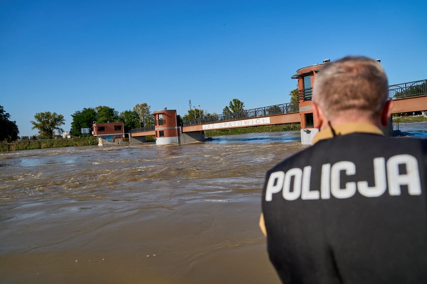 Patrol policyjny na Odrze we Wrocławiu