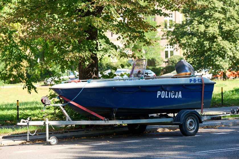 Patrol policyjny na Odrze we Wrocławiu