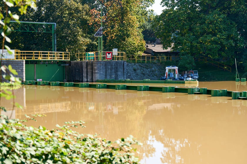 Patrol policyjny na Odrze we Wrocławiu