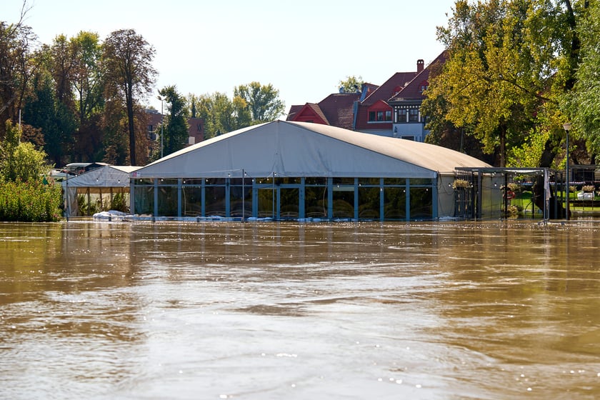 Patrol policyjny na Odrze we Wrocławiu
