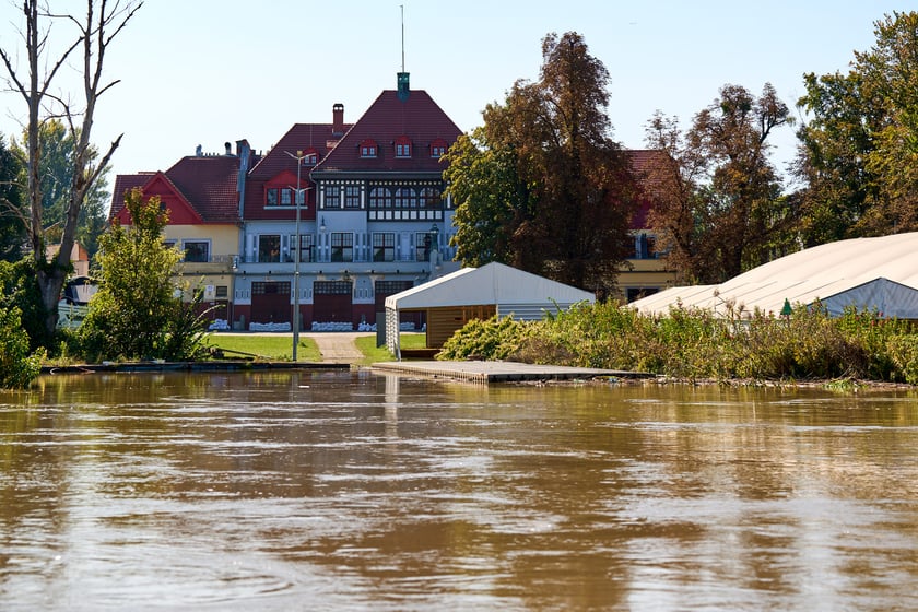 Patrol policyjny na Odrze we Wrocławiu