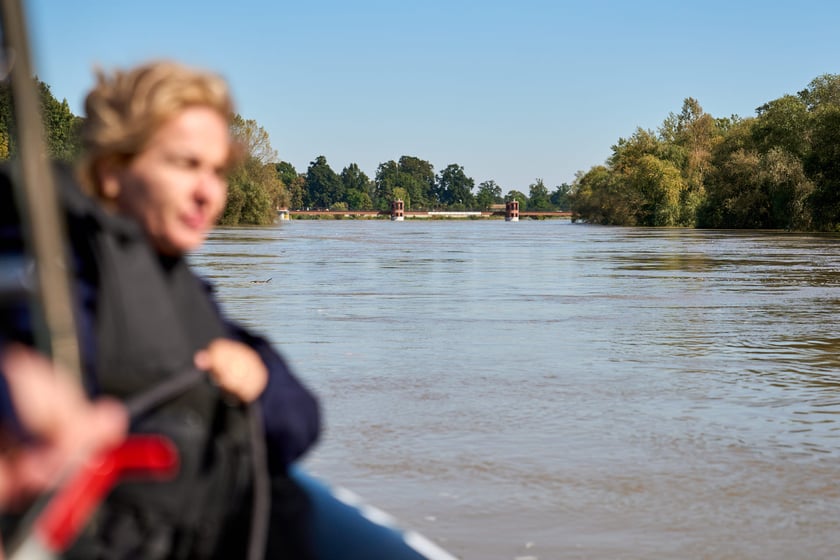 Patrol policyjny na Odrze we Wrocławiu