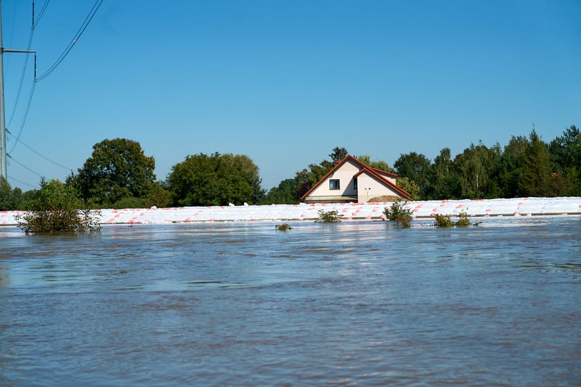 Patrol policyjny na Odrze we Wrocławiu
