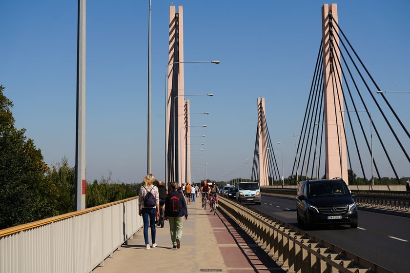 Most Milenijny nad Odrą we Wrocławiu: Dobry widok na Odrę