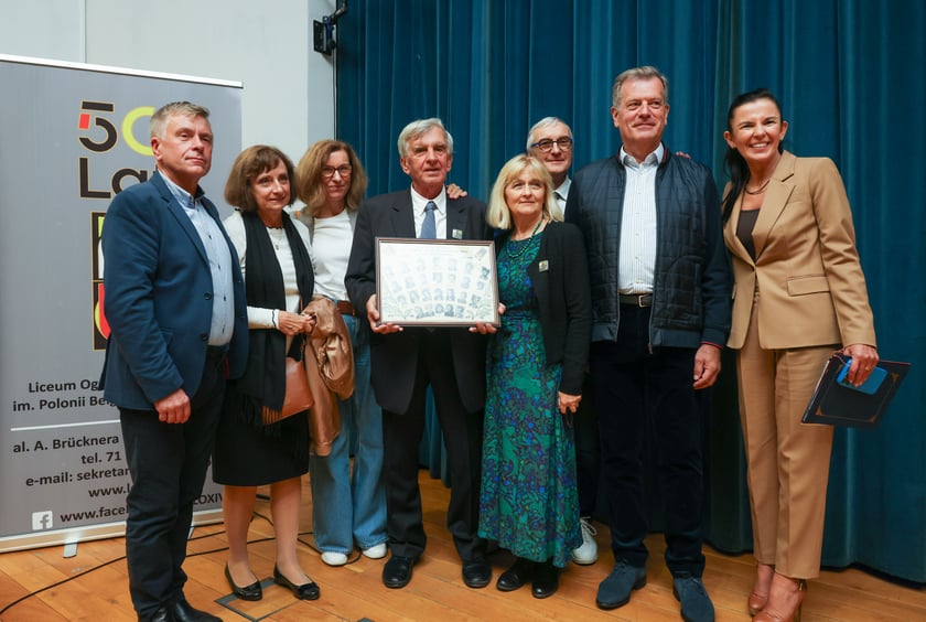 4 października LO nr XIV przy al. Brücknera świętowało 50. rocznicę powstania