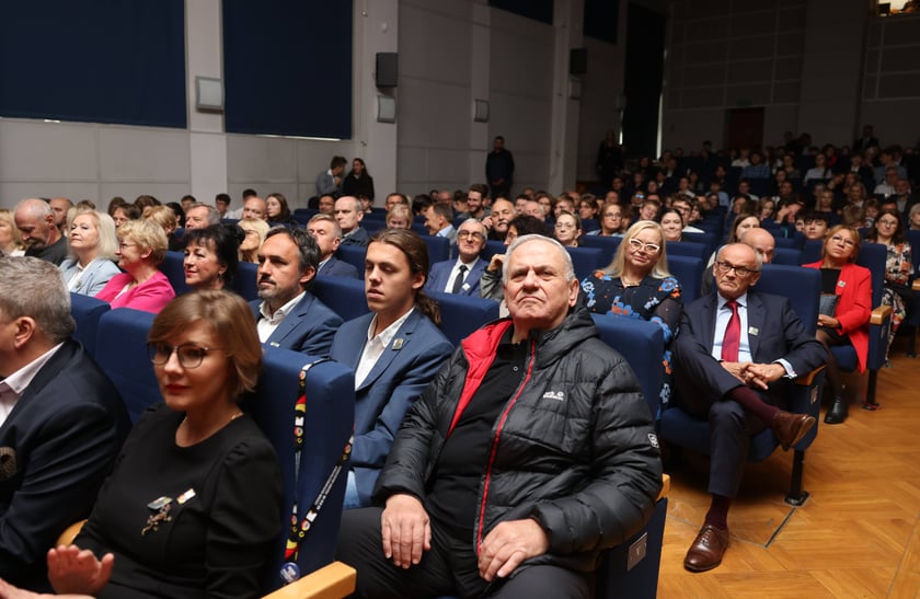 4 października LO nr XIV przy al. Brücknera świętowało 50. rocznicę powstania