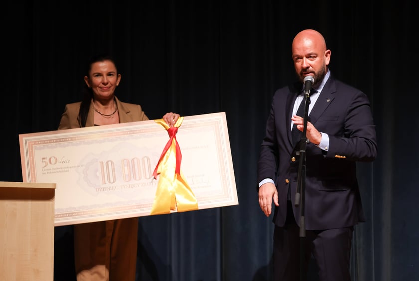 4 października LO nr XIV przy al. Brücknera świętowało 50. rocznicę powstania