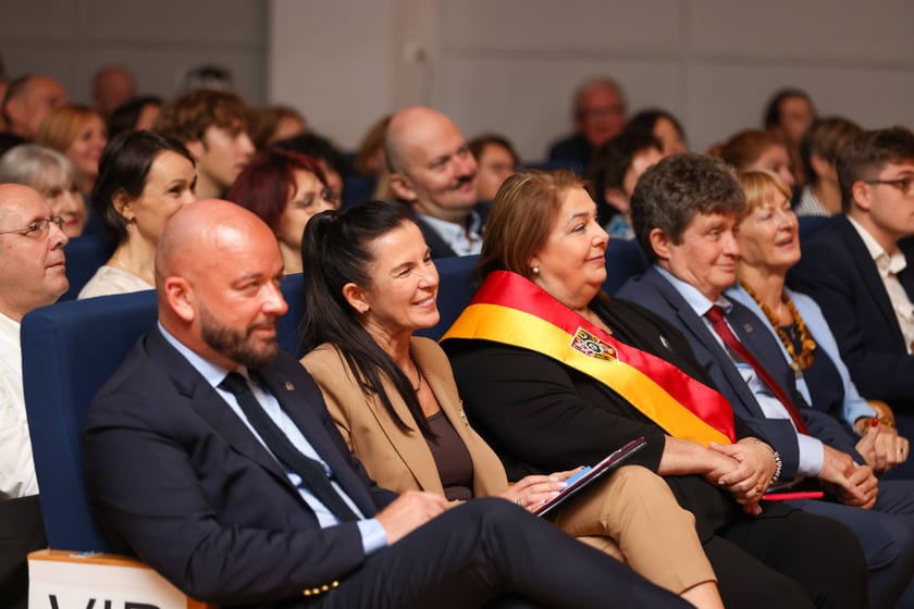 4 października LO nr XIV przy al. Brücknera świętowało 50. rocznicę powstania