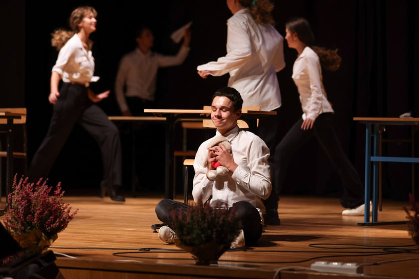 4 października LO nr XIV przy al. Brücknera świętowało 50. rocznicę powstania