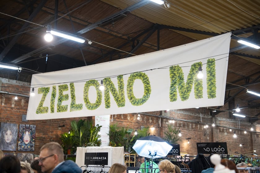 Festiwal Kupuj Świadomie w Czasoprzestrzeni (Zajezdnia Dąbie), czyli moda, kosmetyki, słodkości i rośliny do kupienia