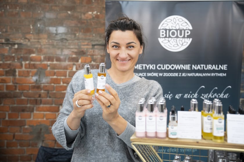 Festiwal Kupuj Świadomie w Czasoprzestrzeni (Zajezdnia Dąbie), czyli moda, kosmetyki, słodkości i rośliny do kupienia