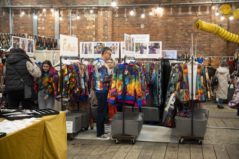 Festiwal Kupuj Świadomie w Czasoprzestrzeni (Zajezdnia Dąbie), czyli moda, kosmetyki, słodkości i rośliny do kupienia