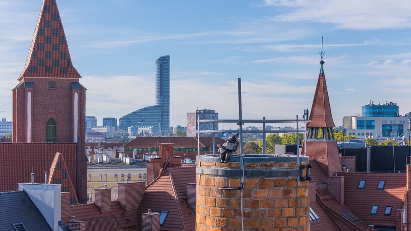 Krasnale na kominie na Bulwarze Staromiejskim we Wrocławiu
