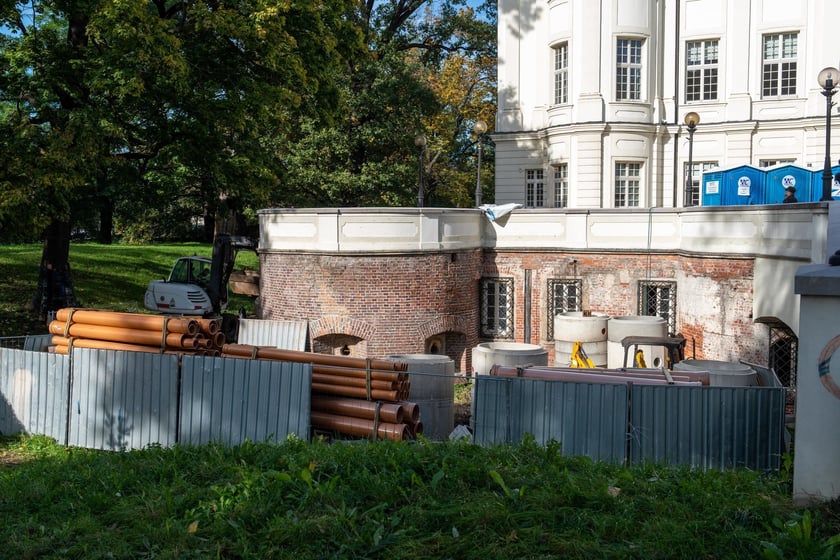 Zamek w Leśnicy w trakcie przebudowy, 9 października 2024