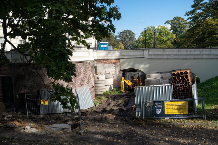 Zamek w Leśnicy w trakcie przebudowy, 9 października 2024